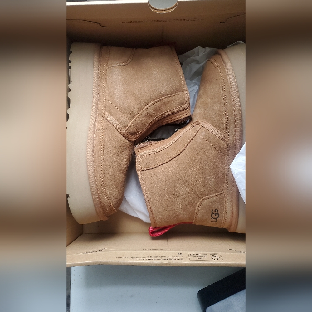 Uggs neumel platform zip
